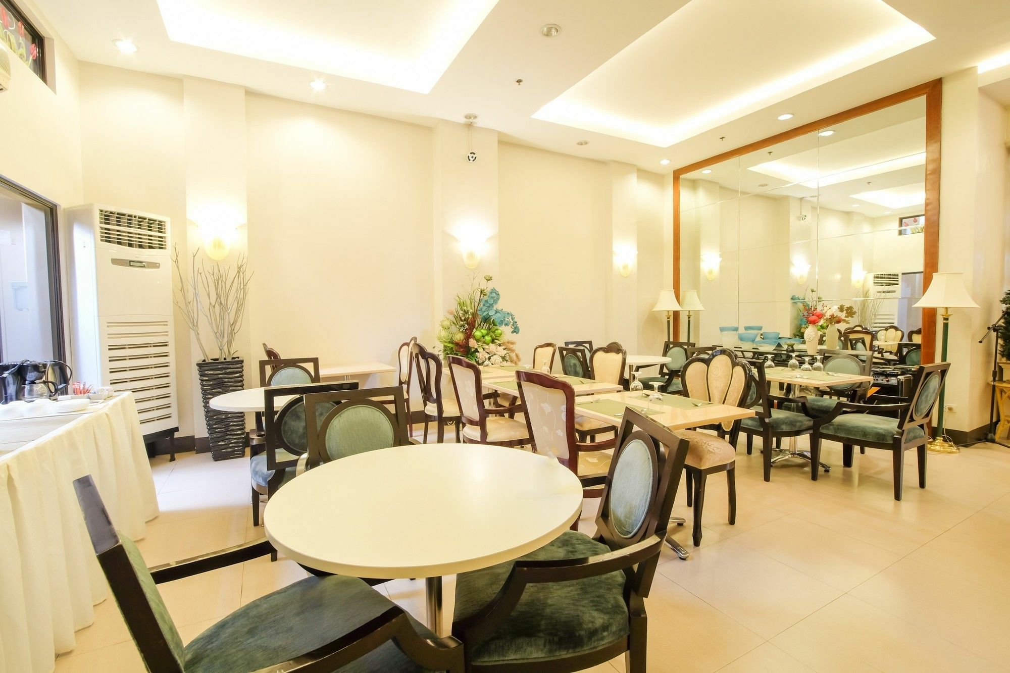 Zen Rooms Del Pilar Malate Manila Bagian luar foto